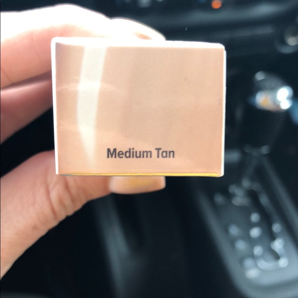 It foundation Medium Tan